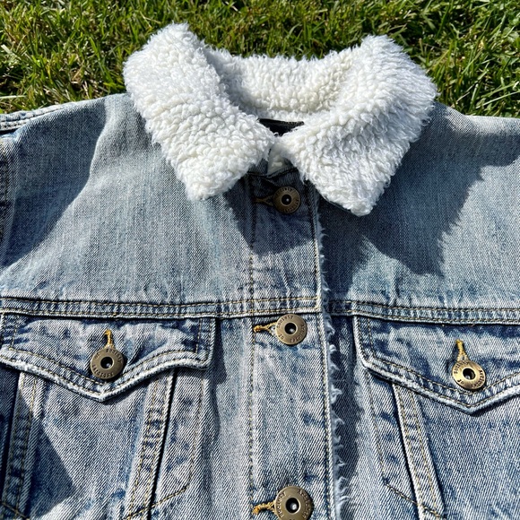 Stonewashed Jean Denim jacket Articles of Society Lisa L faux Sherpa trucker - Picture 5 of 10